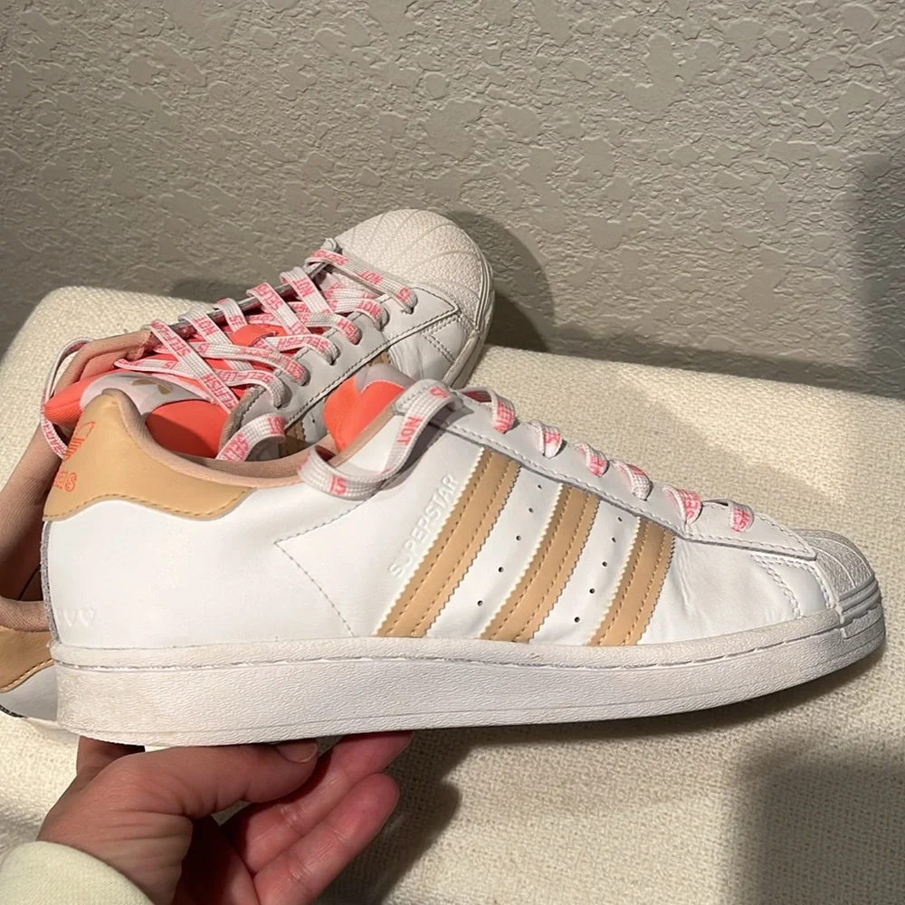 Adidas Originals‎ superstar white Limited Edition Self Love size 9
